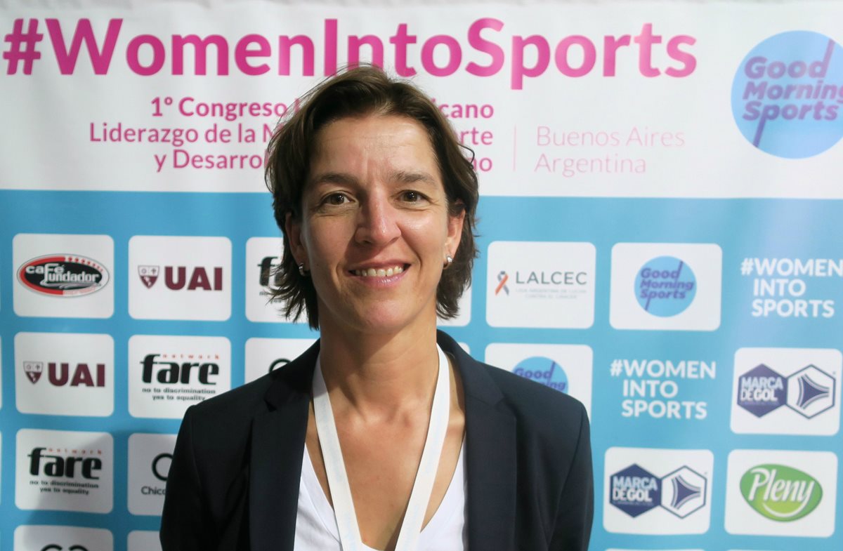 La suiza Haenni Tatjana, aseguró que el futbol femenino tiene muchas dificultades porque elmasculino es muy fuerte. (Foto Prensa Libre: EFE)