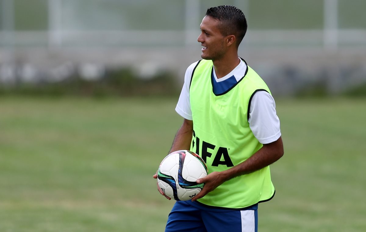 Jorge Vargas, durante uno de los entrenamientos de la Selección de Guatemala. (Foto Prensa Libre: Carlos Vicente)