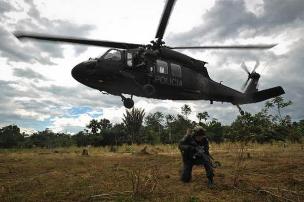 Un helicóptero Black Hawk de la Policía Nacional de Colombia. (Foto Prensa Libre: AFP)