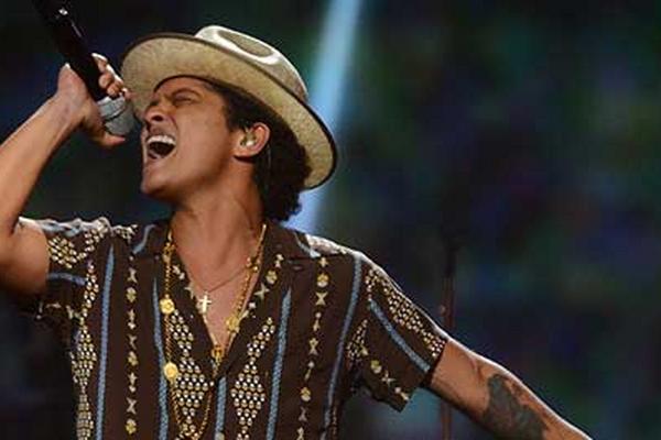 Bruno Mars es elegido Artista del año 2013 por la revista Billboard. (Foto Prensa Libre: AP)