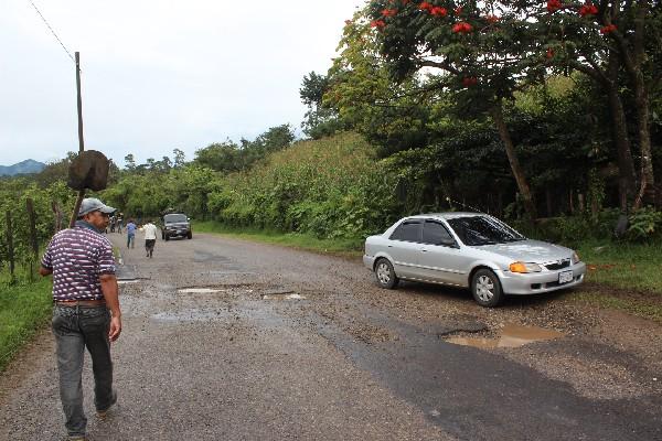 La ruta CA-8, que une municipios de Santa Rosa y Jalapa, tiene gran cantidad de baches, por lo que la población exige que el tramo sea reparado.