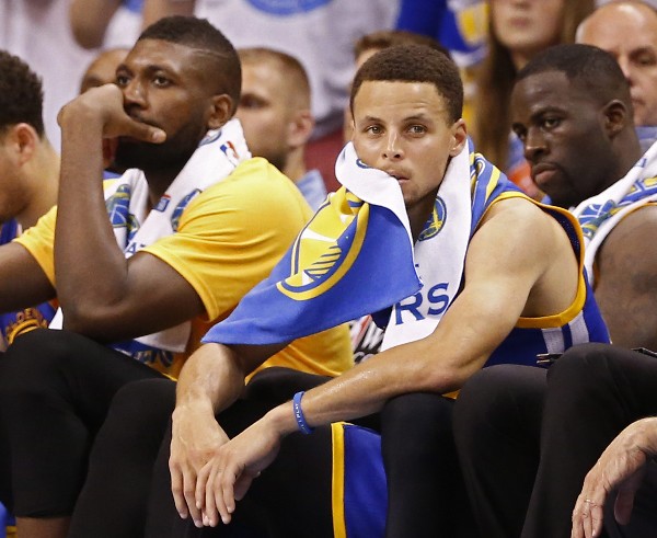 Kerr, Curry y los Warriors, al borde de la eliminación