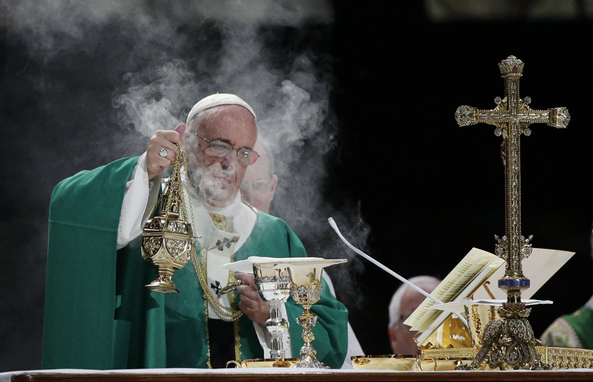 Francisco, durante la santa misa en el Madison Square Garden. (Foto Prensa Libre: AFP).