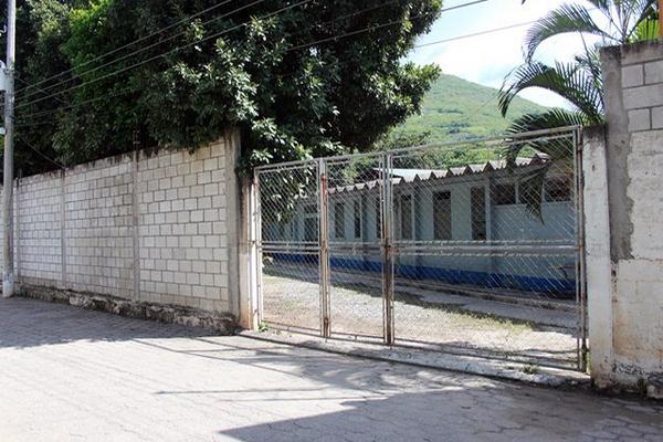 La cárcel  de El Progreso permanece abandonada desde hace dos años. (Foto Prensa Libre: Hugo Oliva)