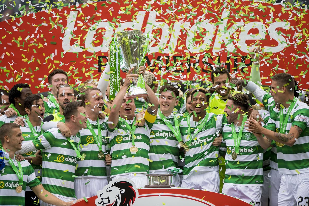 El Celtic se convirtió en el primer equipo en 118 años en ganar un campeonato sin perder en toda la temporada. (Foto Prensa Libre: AP)