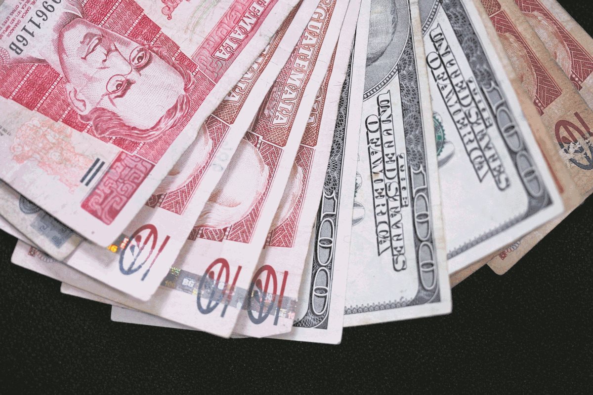 La regla del mercado de divisas es un instrumento que consiste en evitar caída o alzas bruscas del dólar frente al quetzal. (Foto Prensa Libre: Hemeroteca PL)