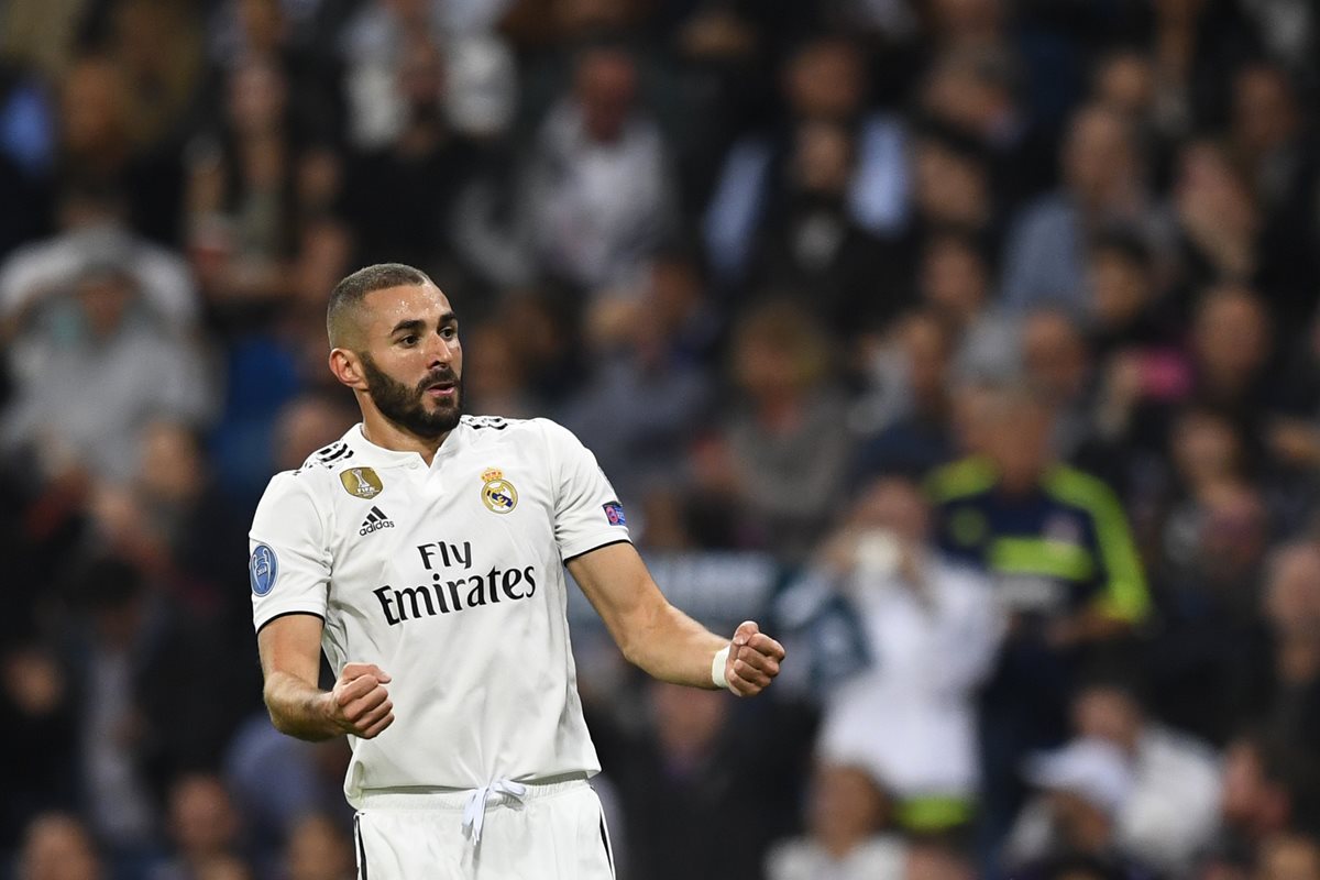Así celebró Karim Benzema después de anotar el primer gol del Real Madrid.
