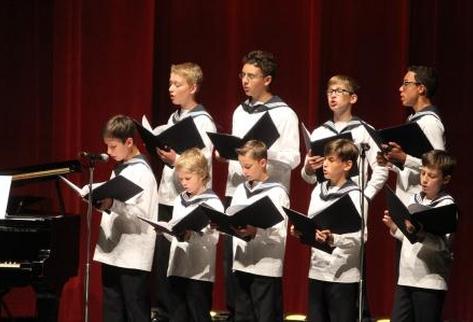 Los pequeños cantaron temas latinoamericanos como Cielito Lindo y Alma Llanera. Foto: Prensa Libre: Edwin Castro