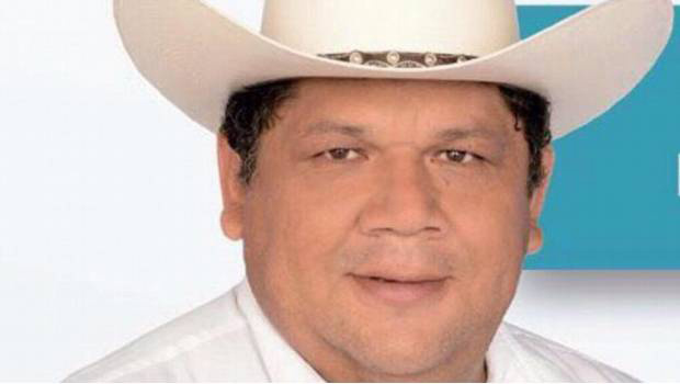Fotografía de campaña del alcalde electo del municipio de Hidalgotitlán, Santana Cruz Bahena. (Foto Prensa Libre: EFE)