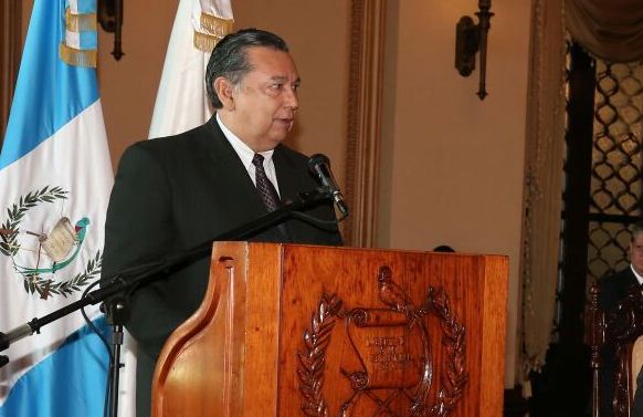 El vicepresidente Alfonso Fuentes Soria, durante una actividad este viernes en el Palacio Nacional de la Cultura. (Foto Prensa Libre: Paulo Raquec)