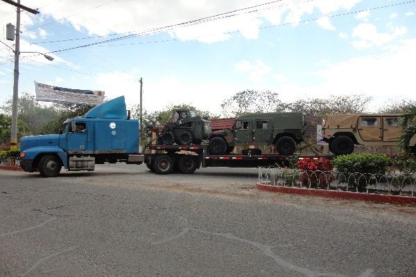 Parte de  la maquinaria que los militares estadounidenses  utilizarán para ejecutar las obras.