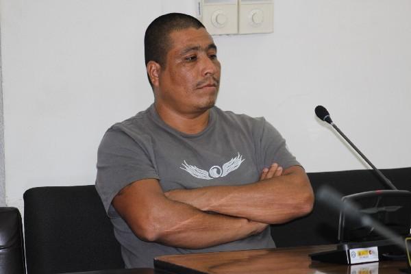 Martínez  escucha  la sentencia  del juez.