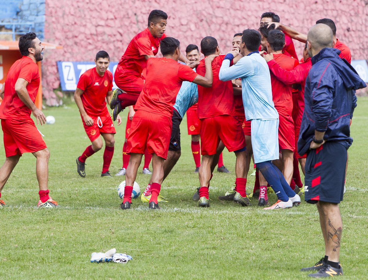 Municipal cumplió este miércoles su última práctica, previo a enfrentar a Antigua GFC, mañana, en la final de ida del futbol guatemalteco (Foto Prensa Libre: Norvin Mendoza)
