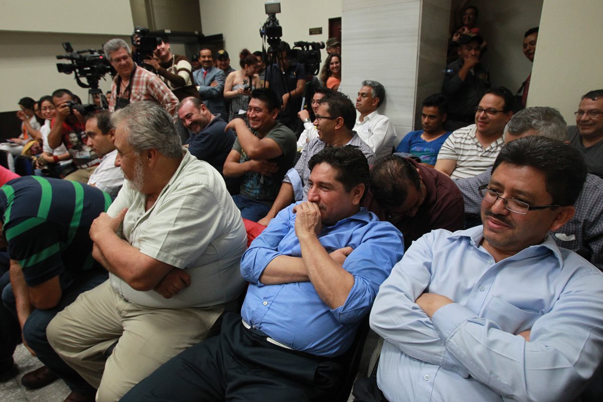 Juzgado de Mayor Riesgo recibe la documentación de la acusación contra 24 sindicados del caso <em>La Línea</em>. (Foto Prensa Libre: Estuardo Paredes)