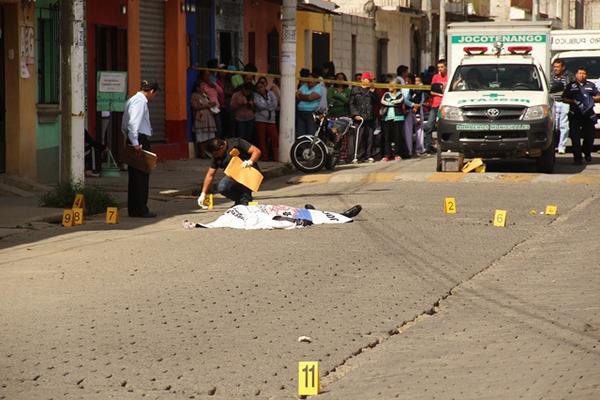 El crimen fue cometido cuando la víctima se dirigía a su trabajo. (Foto Prensa Libre: Miguel López)<br _mce_bogus="1"/>