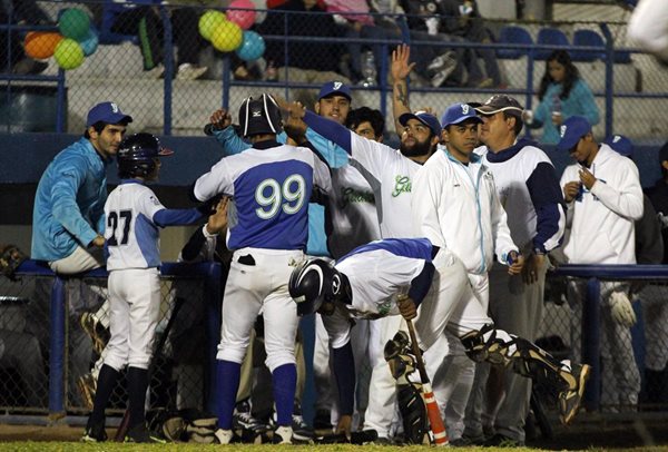 Los beisbolistas nacionales festejan su holgada victoria contra Nicaragua (Foto Prensa Libre: Cortesía CDAG)