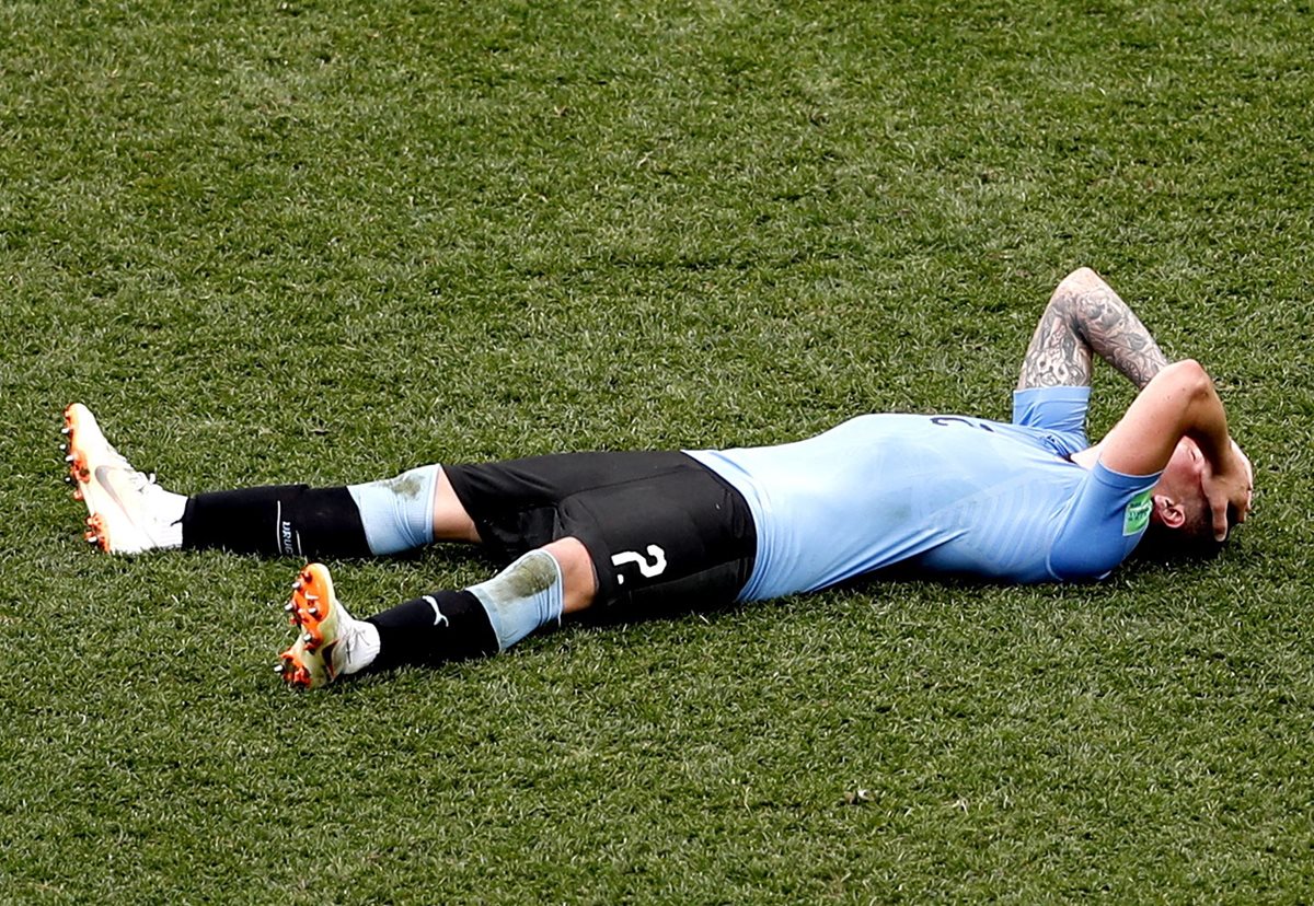 José Giménez no pudo contener el llanto al final del partido. (Foto Prensa Libre: EFE)