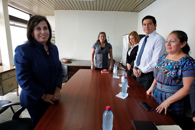 Sandra Torres, durante la reunión con el Sindicato de Trabajadores del OJ, en la Torre de Tribunales. (Foto Prensa Libre: Paulo Raquec)