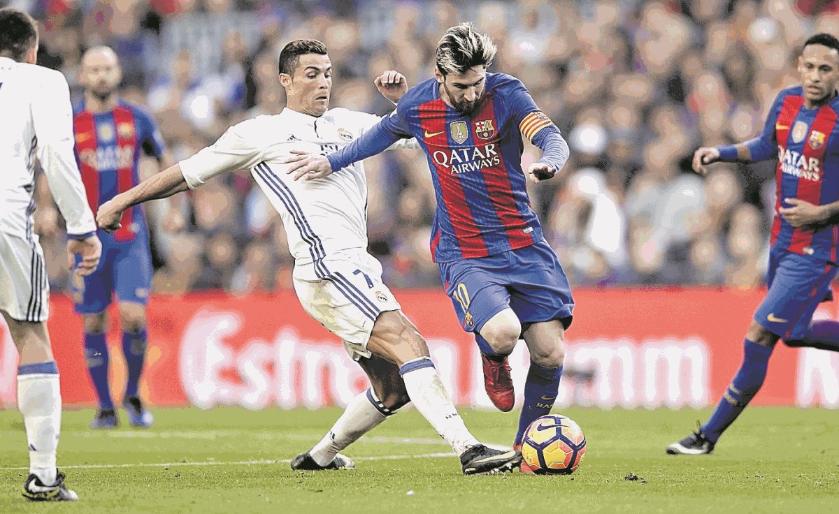 Cristiano Ronaldo y Leo Messi son los futbolistas con más ingresos a nivel internacional según France Football. (Foto Prensa Libre: AP)