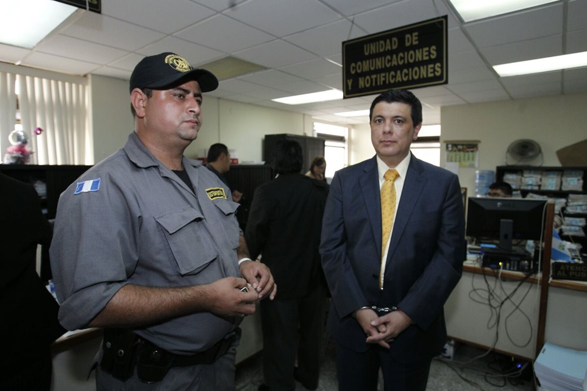 Erick Santiago De León, habría ofrecido rebajar una multa de Q93 millones a Kern´s, a cambio del 10% de comisión. (Foto Prensa Libre: Paulo Raquec)