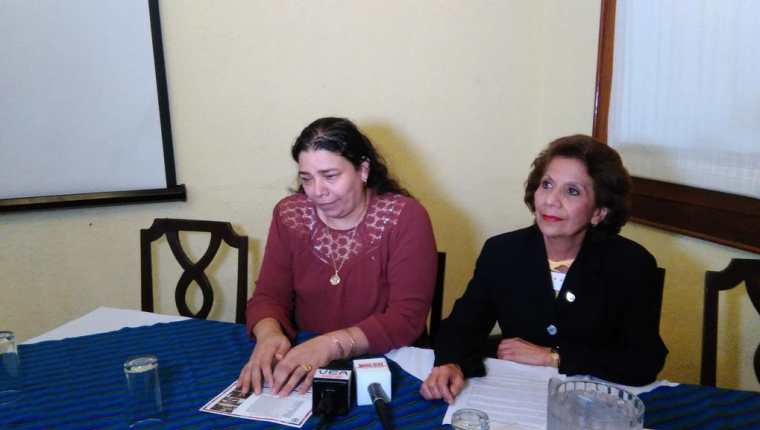 Representantes del OSAR consideran necesario promover esta reforma a la ley para evitar que den matrimonios infantiles (Foto Prensa Libre: Geldi Muñoz)
