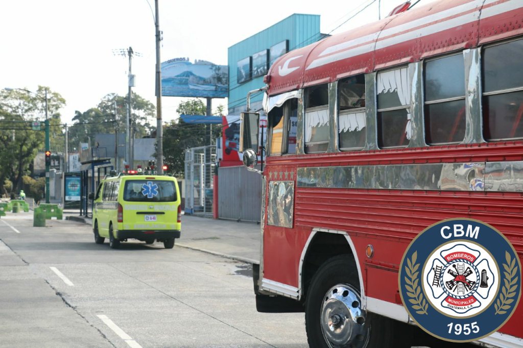 Pasajero enfrentó a ladrón que pretendía asaltarlos dentro de un bus ruta 36. (Foto Prensa Libre: CBM)
