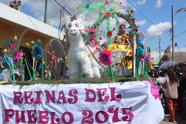 Una de las reinas electas en Santa Apolonia, Chimaltenango, que celebra su feria titular. (Foto Prensa Libre: José Rosales)