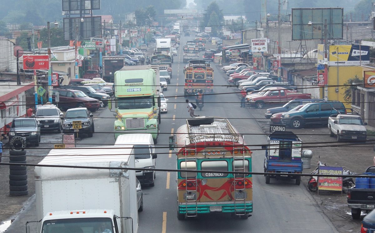 Chimaltenango se ha convertido en un área de difícil acceso en la ruta Interamericana. (Foto Prensa Libre: Víctor Chamalé)