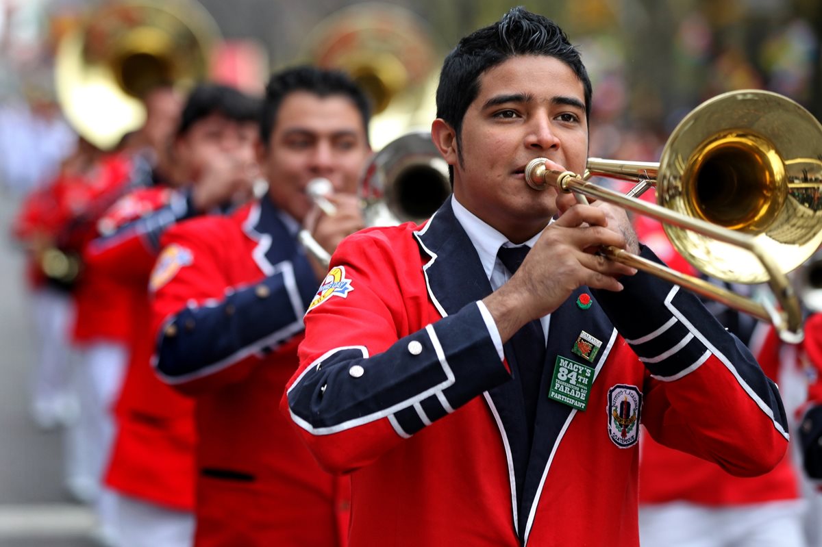 Participación de la banda del Instituto Pedro Molina en 2010. (Foto Prensa Libre: Hemeroteca PL)