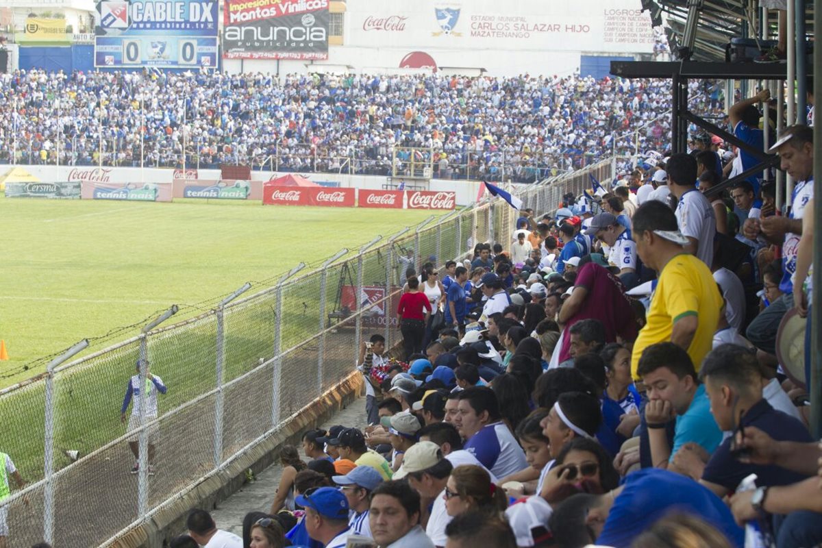 El estadio Carlos Salazar Hijo, lució sus mejores galas ayer en la final contra Comunicaciones. (Foto Prensa Libre: Carlos Vicente)