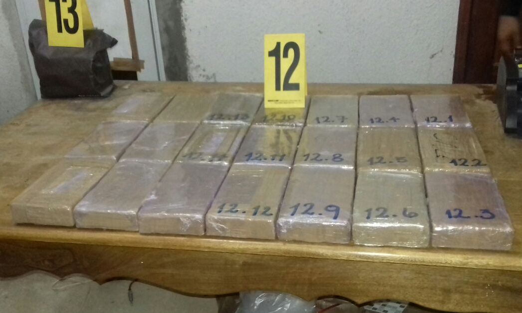 Parte de la droga decomisada en Tecún Umán, San Marcos. (Foto Prensa Libre: PNC).