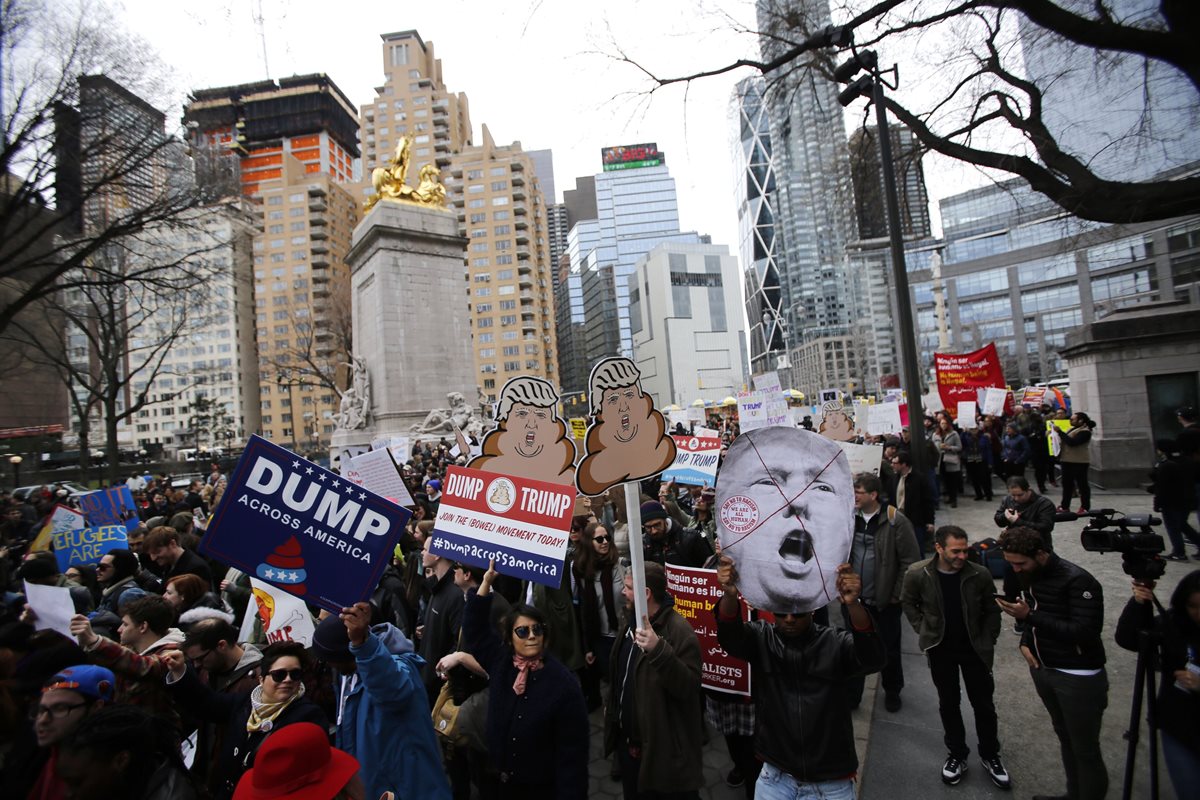 Protestas en Nueva York contra Donald Trump. (Foto Prensa Libre: AFP)