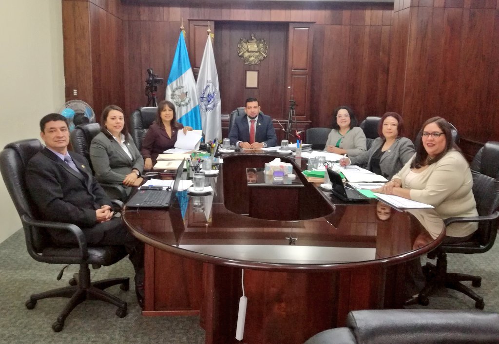 Los miembros consejeros del Consejo de la Carrera Judicial. (Foto Prensa Libre: Twitter/Guatemala Visible)