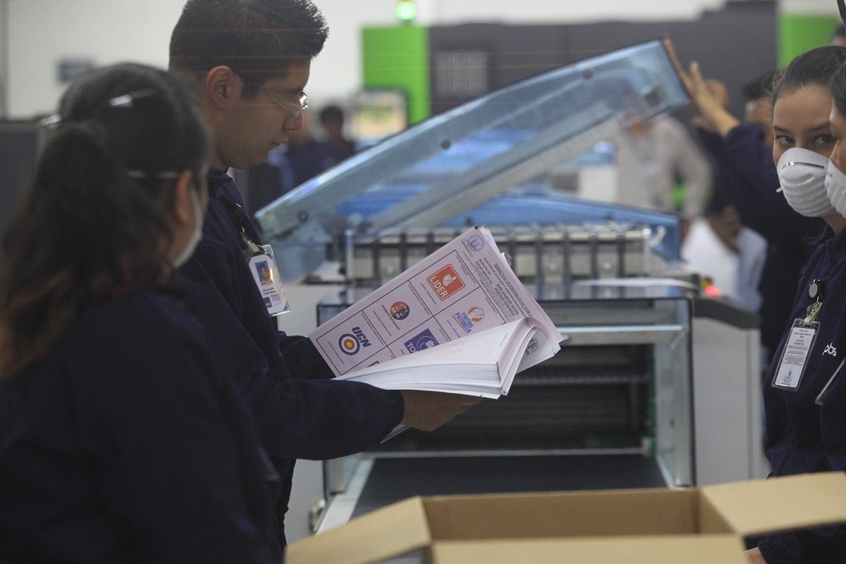 Las papeletas para presidenciables comenzaron a imprimirse. (Foto Prensa Libre: Hemeroteca PL)