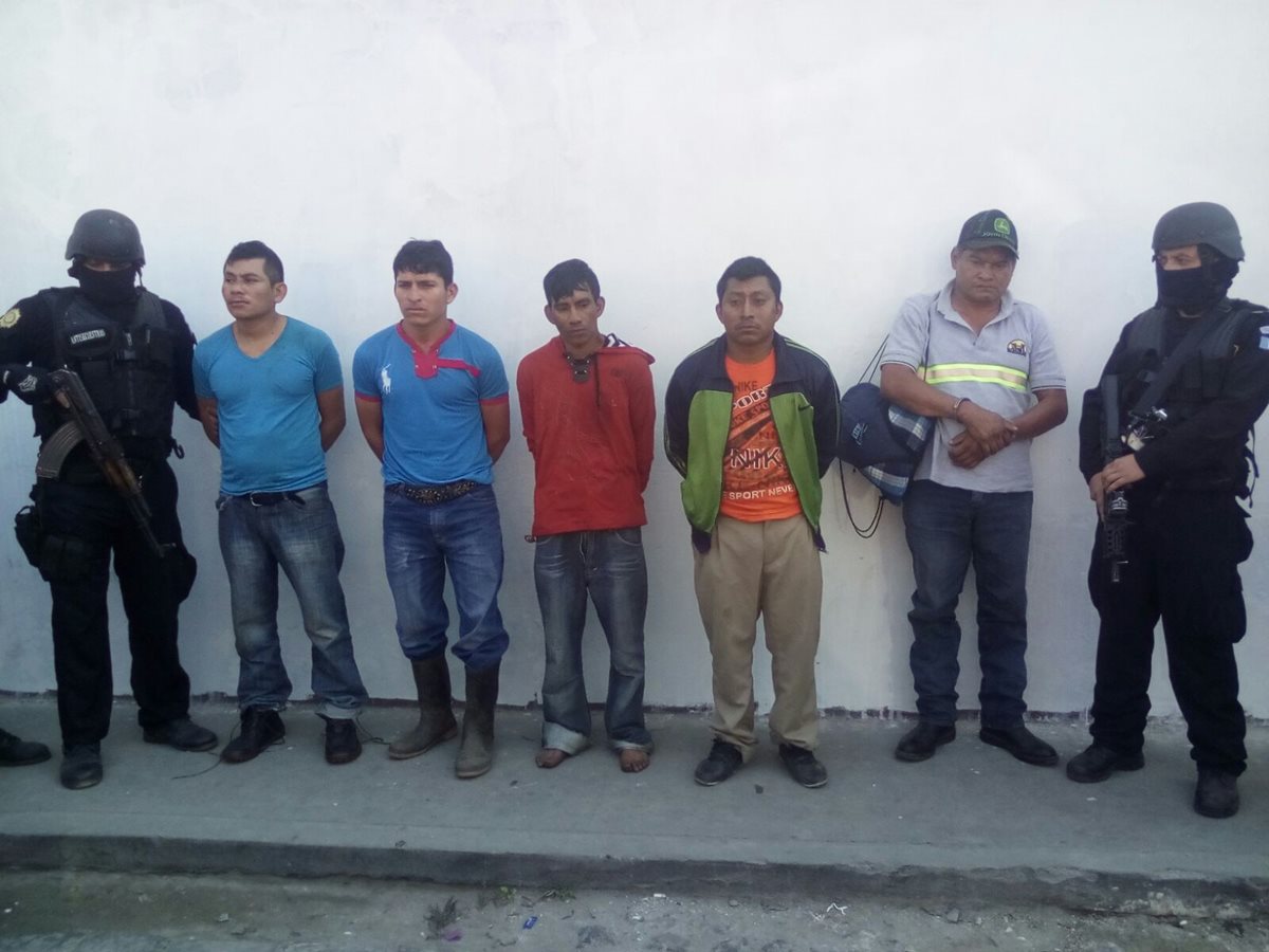 Los cinco capturados son sindicados de pertenecer a la banda de secuestradores los Topos. (Foto Prensa Libre:)