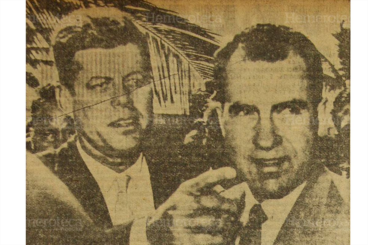 El presidente electo de los Estados Unidos, senador John Fitzgerald Kennedy (izquierda) aparece hablando con el vicepresidente Richard Milhous Nixon, durante la visita que le hiciera el primero al segundo en Miami, Florida. (Foto: Hemeroteca PL)