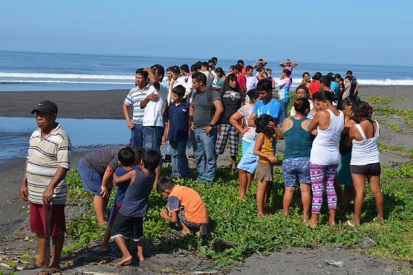 Pobladores temen que si la situación continúa, la comunidad pueda desaparecer. (Foto Prensa Libre: Jorge Tizol)