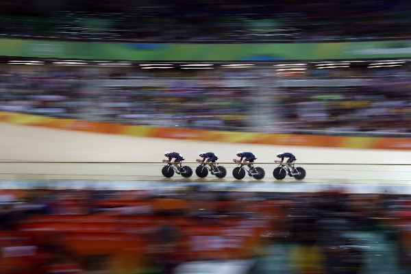 El equipo de Gran Bretaña se lució en su presentación en el ciclismo de pista al ganar la medalla de oro. (Foto Prensa Libre: AP)