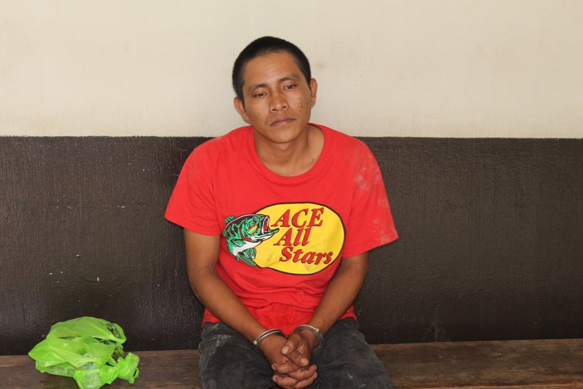 Mario Juan Carlos Poou Güitz fue recapturado en Puerto Barrios, Izabal. (Foto Prensa Libre: Dony Stewart)