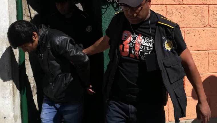 David Sequén Romero de 18 años fue uno de los detenidos en un domicilio en la zona 2 de San Juan Ostuncalco. (Foto Prensa Libre: Cortesía)