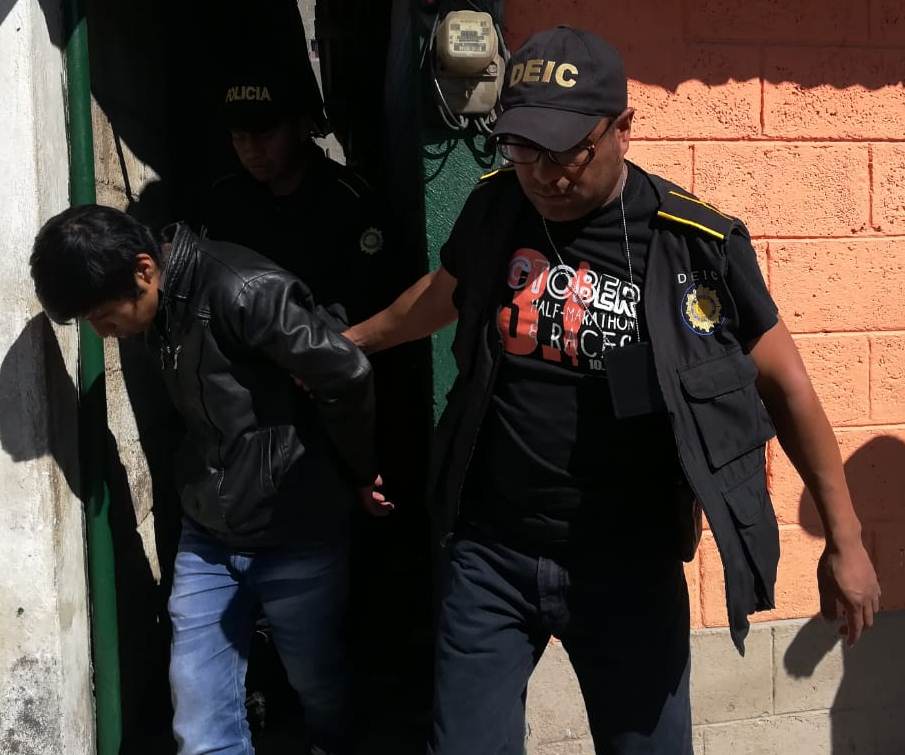 David Sequén Romero de 18 años fue uno de los detenidos en un domicilio en la zona 2 de San Juan Ostuncalco. (Foto Prensa Libre: Cortesía)