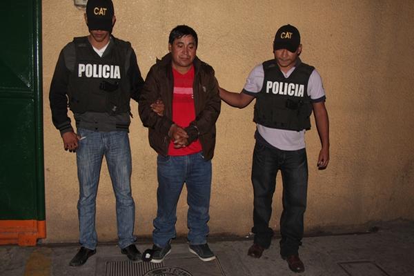 Investigadores capturan a Francisco Carillo Pérez. (Foto Prensa Libre: PNC)