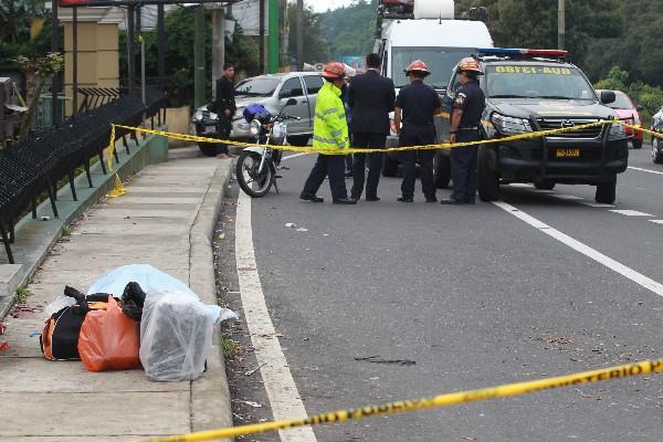 Policía reguarda escena del crimen.