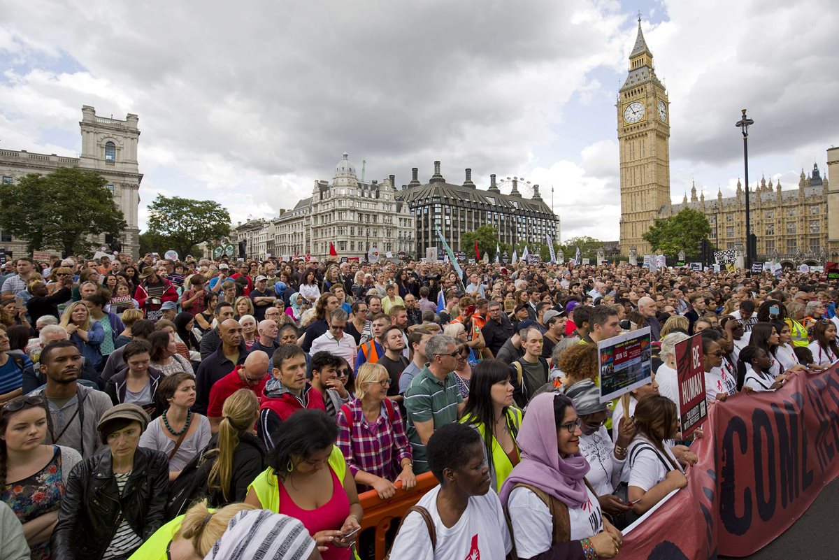 Miles de personas se reunen en Londres en apoyo a migrantes sirios. Foto Prensa Libre (AFP).