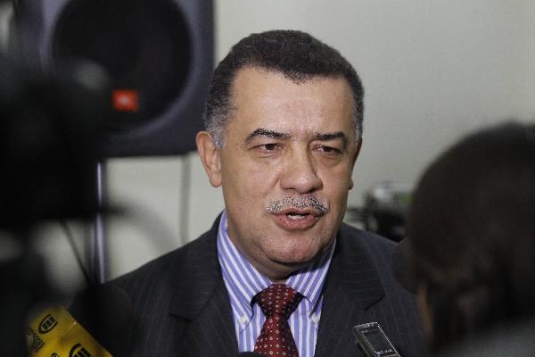 Carlos Gálvez, presidente de la postuladora, espera los expedientes de los candidatos (Foto Prensa Libre: Álvaro Interiano)<br _mce_bogus="1"/>