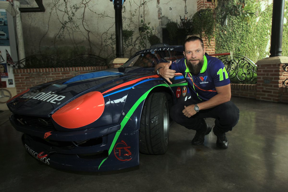 El piloto nacional Adolfo Castillo comparte su visión por las carreras y la pasión de 33 años en el deporte. (Foto Prensa Libre: Carlos Vicente)
