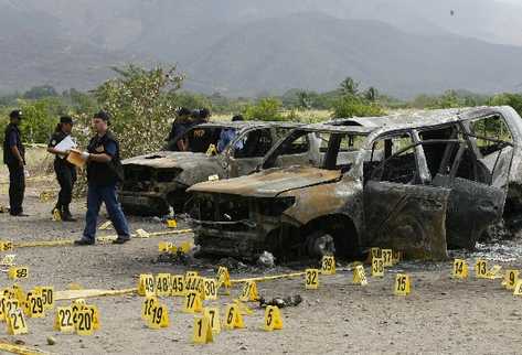 El 25 de marzo del 2008, durante un enfrentamiento en el turicentro La Laguna, Río Hondo, Zacapa, los Zetas matan a Juan José León Ardón, alias Juancho. También mueren otras 12 personas.