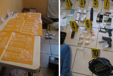 Droga y armas incautadas en allanamientos. (Foto Prensa Libre: PNC)