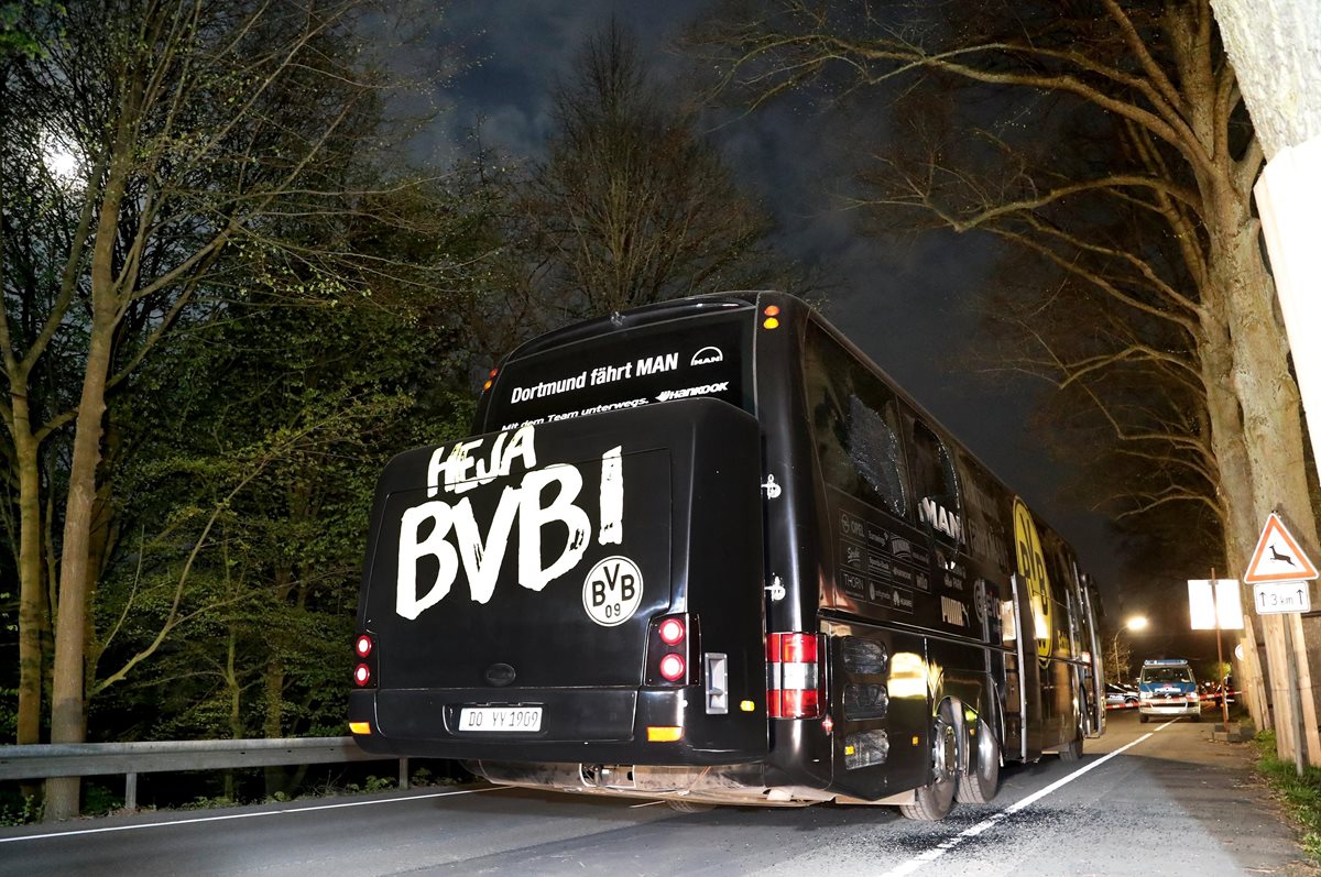 La policía confirmó la captura de una persona por el ataque terrorista contra el bus que transportaba al Borussia Dortmund. (Foto Prensa Libre: EFE)