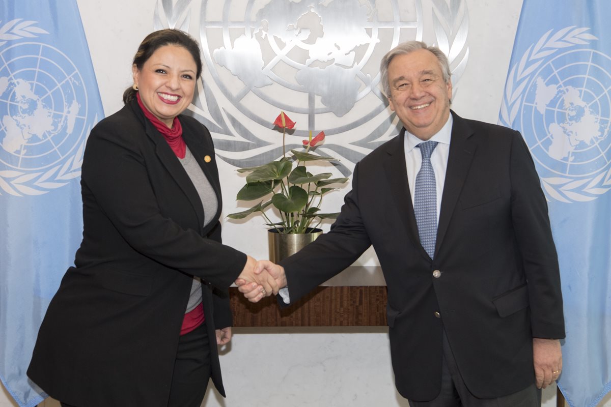 La canciller Sandra Jovel y el secretario general de la ONU, António Guterres, el día de la reunión. (Foto Prensa Libre: Naciones Unidas).